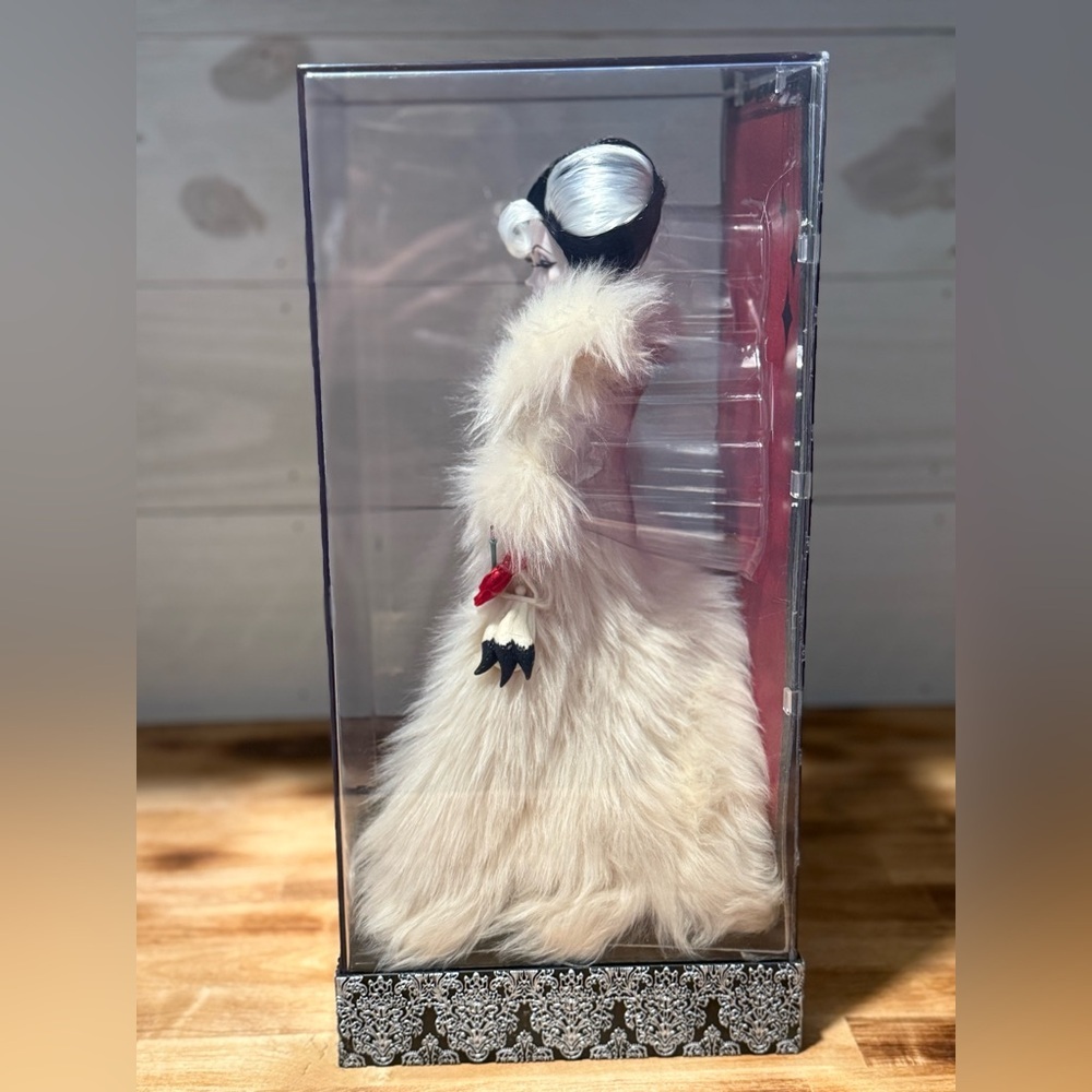 Disney Store Villians Designer Collection Cruella De Vil [Manic Style] - Picture 11 of 13